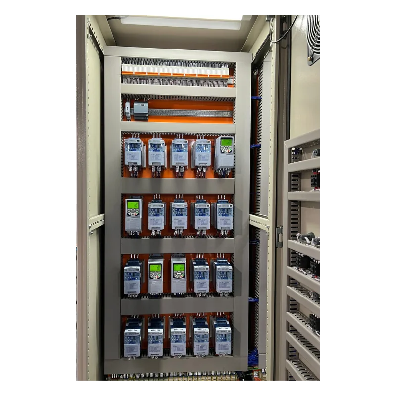 Painel de comando industrial com acabamento e identificação